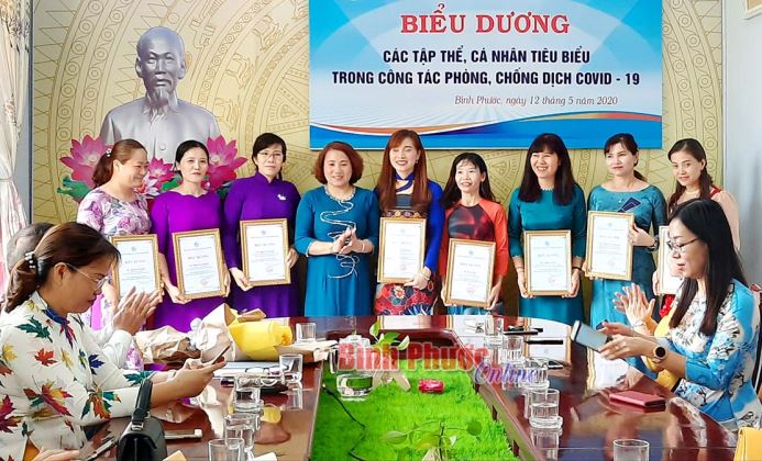 Biểu dương tập thể, cá nhân phụ nữ tiêu biểu trong phòng, chống dịch Covid-19