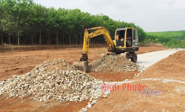 Phá dỡ gần 300m đường bê tông xi măng vì không thể hiện trong bản đồ địa chính