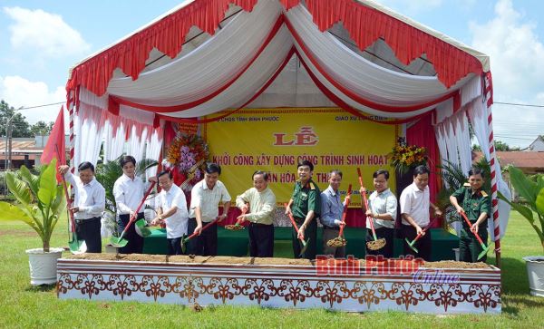 Bộ tư lệnh Qu&acirc;n khu 7 hỗ trợ x&acirc;y dựng c&ocirc;ng tr&igrave;nh văn h&oacute;a, thể thao 