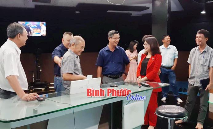 BPTV học tập, trao đổi kinh nghiệm tại c&aacute;c cơ quan b&aacute;o ch&iacute; tỉnh Hậu Giang