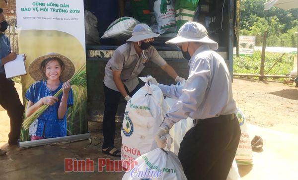 Thu gom gần 200kg bao, vỏ thuốc bảo vệ thực vật sau sử dụng 