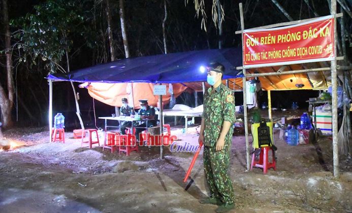 Bộ đội bi&ecirc;n ph&ograve;ng B&igrave;nh Phước vững t&acirc;m tuyến đầu chống dịch