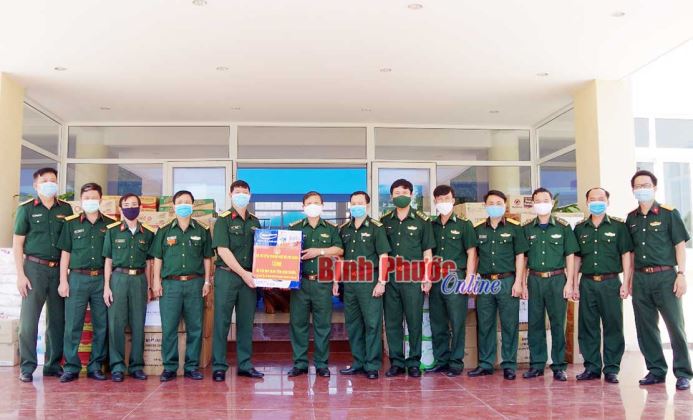 Tiếp nhận vật chất hỗ trợ ph&ograve;ng, chống dịch covid-19