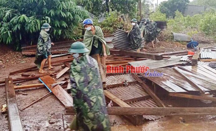 Đại đội 10 giúp dân khắc phục hậu quả thiên tai