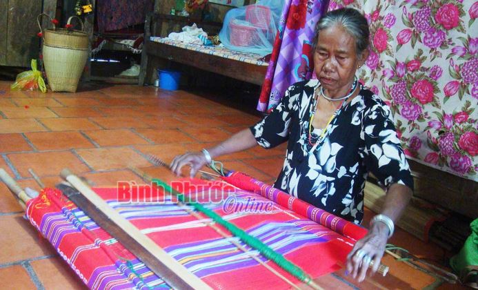 Ph&aacute;t triển kinh tế gắn với bảo tồn văn h&oacute;a truyền thống