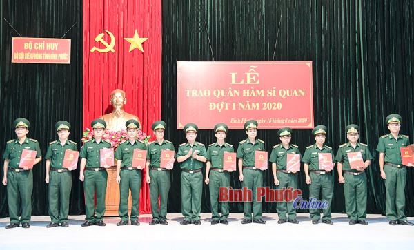 60 sĩ quan được n&acirc;ng lương, thăng qu&acirc;n h&agrave;m đợt 1/2020