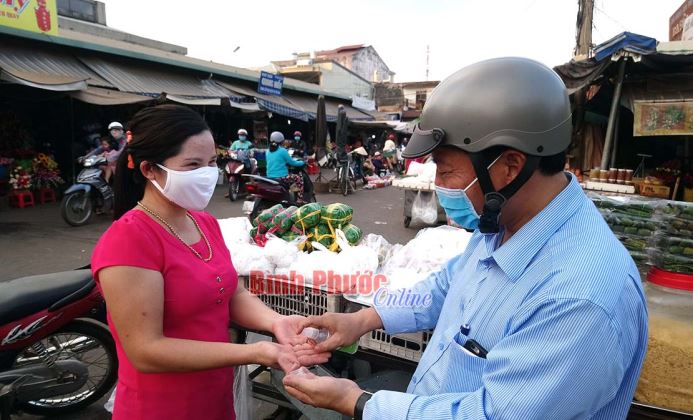 Nâng cao ý thức phòng, chống dịch cho tiểu thương