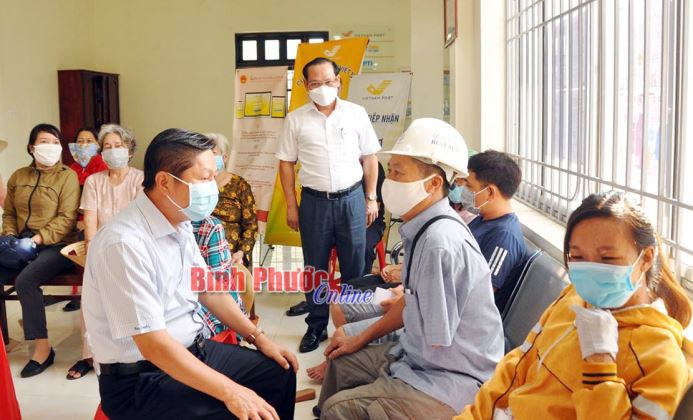 Bộ LĐ-TB&XH kiểm tra gói hỗ trợ người bị ảnh hưởng bởi dịch Covid-19 tại Bình Phước