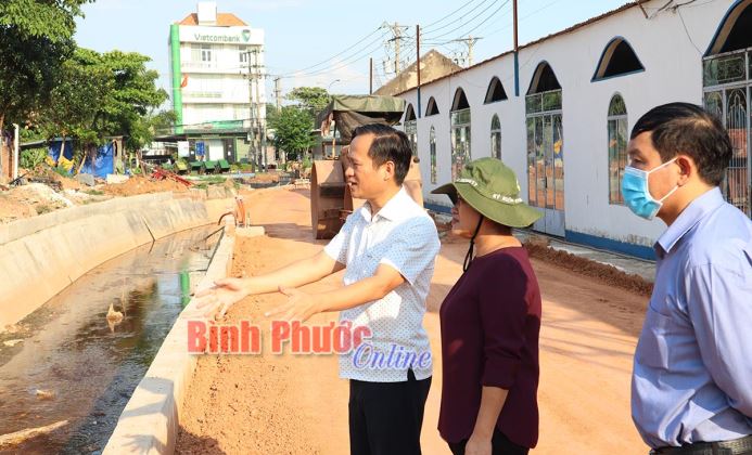 Chủ tịch UBND tỉnh kiểm tra tiến độ thực hiện các gói thầu thi công suối Đồng Tiền, Tầm Vông