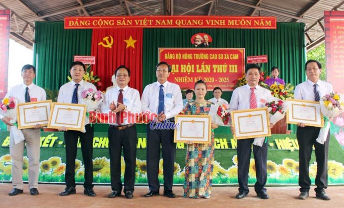 Đảng bộ Nông trường cao su Xa Cam vượt qua khó khăn, vững mạnh toàn diện