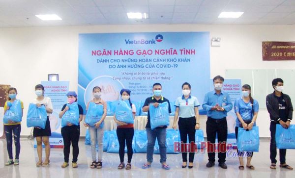 Vietinbank Bình Phước hỗ trợ 2,5 tấn gạo cho hộ nghèo