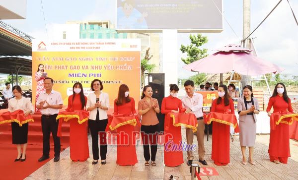Khai trương “Cây ATM gạo nghĩa tình The Gold”