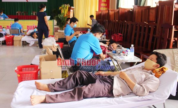 Phú Riềng thu 420 đơn vị máu tình nguyện