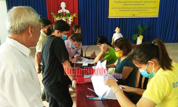Huyện Đồng Phú chi hỗ trợ người khó khăn do dịch Covid-19