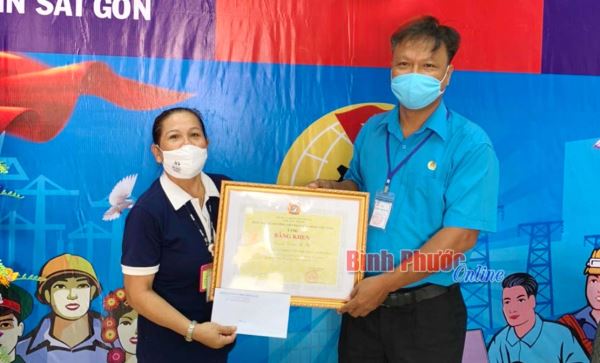 7 cá nhân được Tổng Liên đoàn Lao động Việt Nam tặng bằng khen