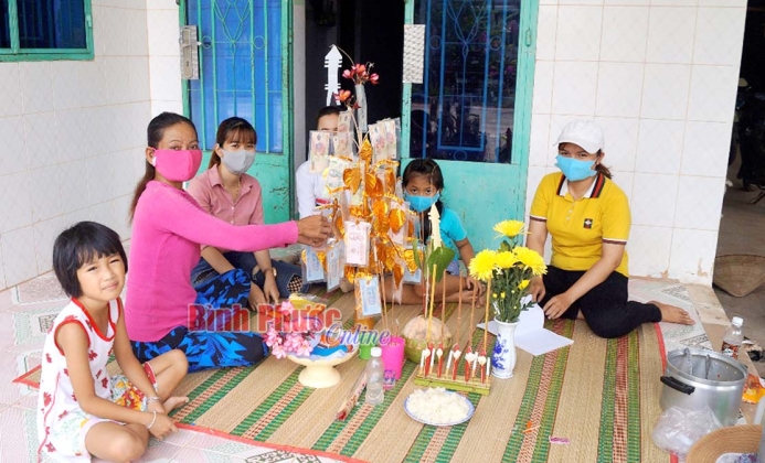 Đồng b&agrave;o Khơme x&atilde; Nha B&iacute;ch đ&oacute;n tết Ch&ocirc;l Chnăm Thm&acirc;y tại nh&agrave;