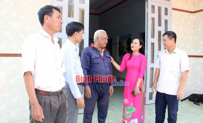 Đột ph&aacute; giảm ngh&egrave;o ở Quang Minh