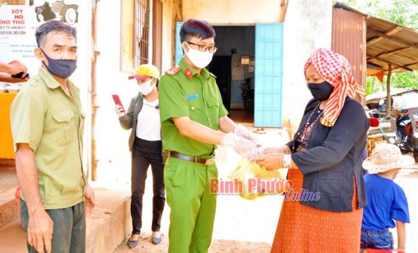 Nghĩa tình trong mùa dịch