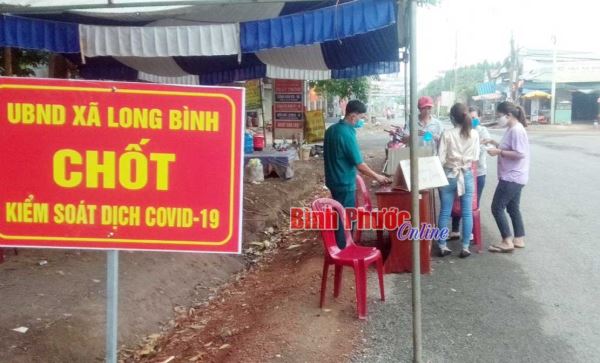 Long Bình xử phạt 16 trường hợp không đeo khẩu trang nơi công cộng