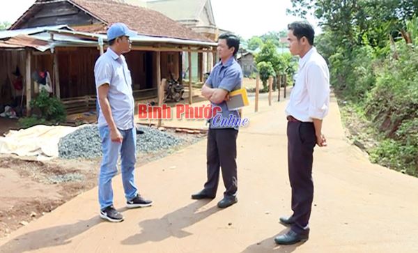 Gương s&aacute;ng đồng b&agrave;o DTTS học v&agrave; l&agrave;m theo B&aacute;c