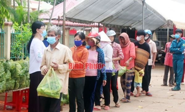 Bù Gia Mập phát động Tháng nhân đạo và khai trương máy ATM gạo