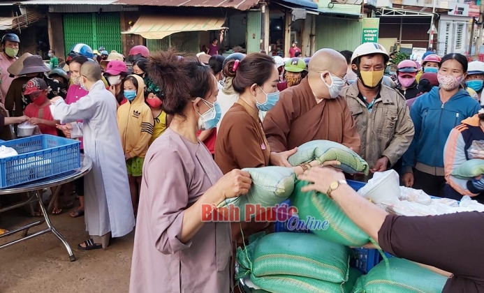 Sẻ chia giữa đại dịch