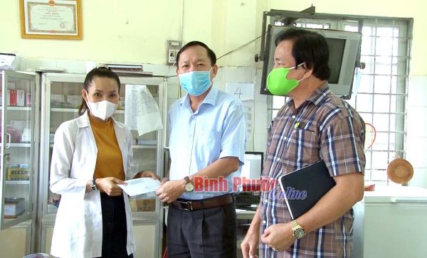 Hớn Quản: Kiểm tra phòng, chống dịch Covid-19 tại trạm y tế