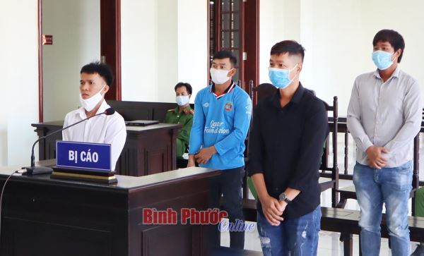 Vụ &aacute;n giết người từ năm 2009: 3 bị c&aacute;o l&atilde;nh &aacute;n phạt bằng thời gian tạm giữ, tạm giam