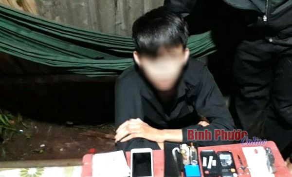 Bắt quả tang đối tượng t&agrave;ng trữ, sử dụng ma t&uacute;y đ&aacute;