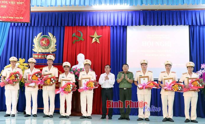 Công an Bù Đốp, Lộc Ninh tuyên dương “Người tốt, việc tốt” giai đoạn 2015-2020