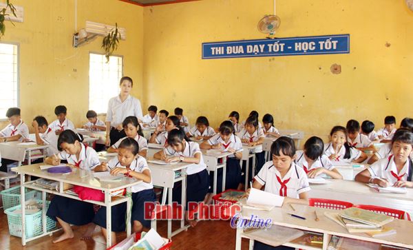 Nâng cao chất lượng dạy ngoại ngữ, tin học