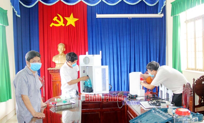 “Máy rửa tay tự động” phòng, chống dịch Covid-19