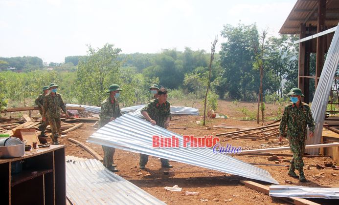 Thanh ni&ecirc;n B&ugrave; &ETH;ốp l&agrave;m theo lời B&aacute;c