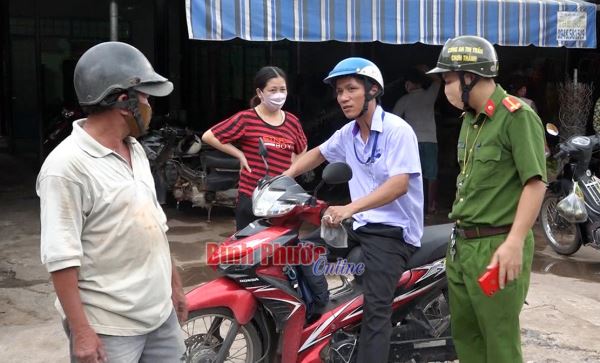 Thị trấn Chơn Thành xử phạt 10 trường hợp không đeo khẩu trang nơi công cộng
