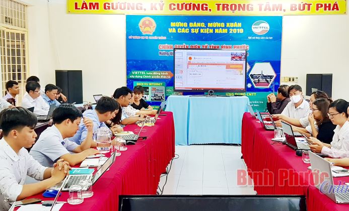 Tập huấn tiếp nhận v&agrave; giải quyết hồ sơ tr&ecirc;n m&ocirc;i trường điện tử