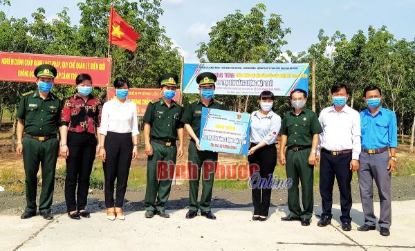 Bàn giao công trình “Ánh sáng biên cương”
