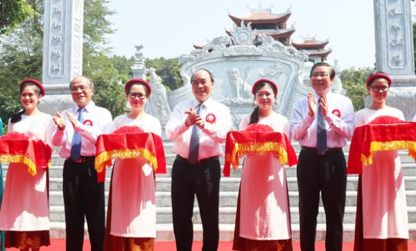 Thủ tướng dự lễ khánh thành đền thờ gia tiên Chủ tịch Hồ Chí Minh