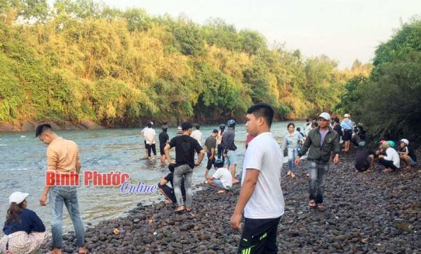 Khẩn trương tìm kiếm thi thể nam sinh bị nước cuốn mất tích