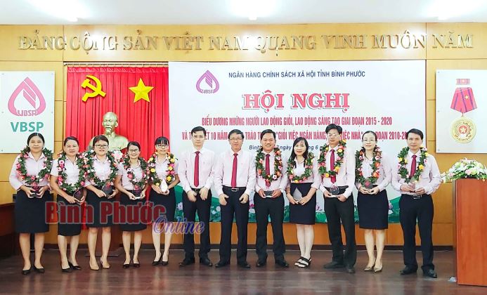 Ng&acirc;n h&agrave;ng Ch&iacute;nh s&aacute;ch - X&atilde; hội tỉnh: Biểu dương, khen thưởng 40 c&aacute; nh&acirc;n, 5 tập thể xuất sắc