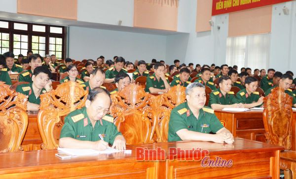 Hơn 140 sĩ quan, qu&acirc;n nh&acirc;n chuy&ecirc;n nghiệp nghi&ecirc;n cứu chuy&ecirc;n đề ch&iacute;nh trị, ph&aacute;p luật