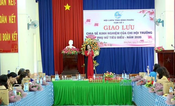 Giao lưu, chia sẻ kinh nghiệm giữa các chi hội trưởng phụ nữ tiêu biểu