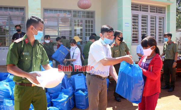 Những phần quà yêu thương