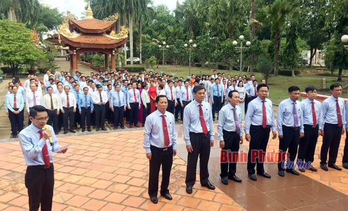 Dâng hương Vua Hùng trước thềm Đại hội Đảng bộ Công ty Cao su Phú Riềng