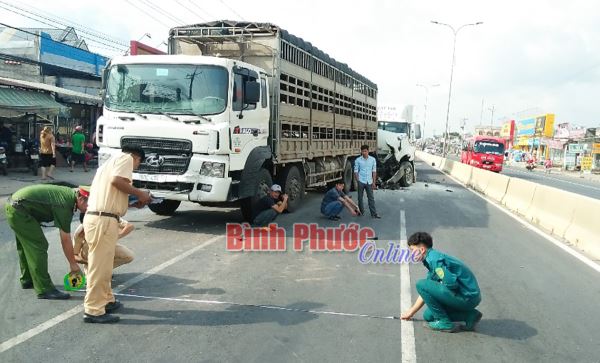 Xe đầu kéo gây tai nạn liên hoàn trên quốc lộ 13
