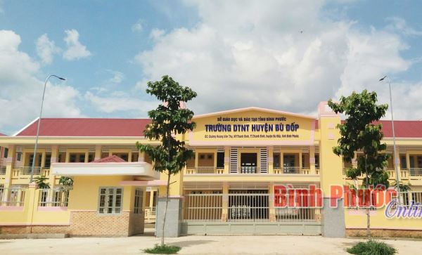 Bàn giao công trình Trường phổ thông dân tộc nội trú THCS huyện Bù Đốp