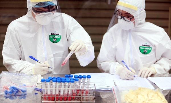 Thêm một trường hợp mắc Covid-19, là mẹ của ca bệnh 257 ở Hạ Lôi