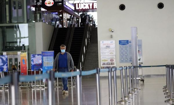 Việt Nam ghi nhận ca mắc COVID-19 mới, được cách ly sau khi nhập cảnh