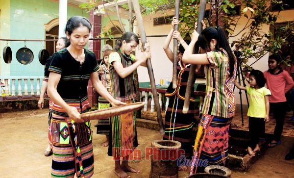 Tục Teh Bo&rsquo;k v&agrave; lễ quay đầu tr&acirc;u của người S&rsquo;ti&ecirc;ng 