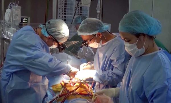 Bản tin 100 độ ng&agrave;y 17-6: &ldquo;Kỳ t&iacute;ch&rdquo; ca gh&eacute;p tim xuy&ecirc;n Việt