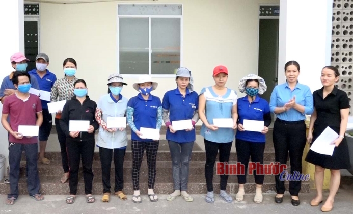 Công nhân cùng doanh nghiệp vượt khó